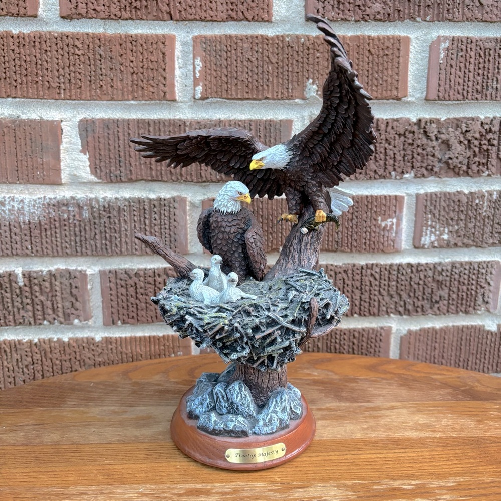 Bradford Exchange Treetop Majesty Bald Eagle Sculpture Protector of the Nest